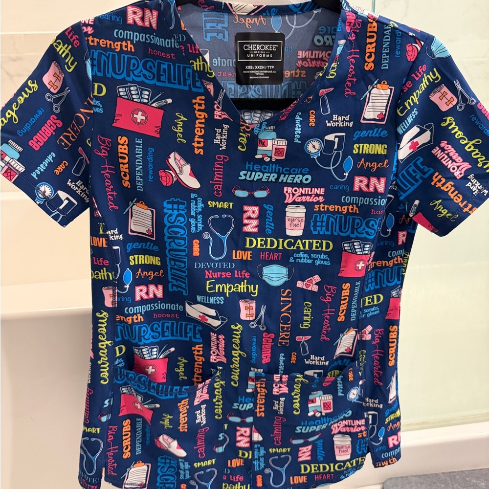 Cherokee Navy Multicolor Nurse-Themed Scrub Top